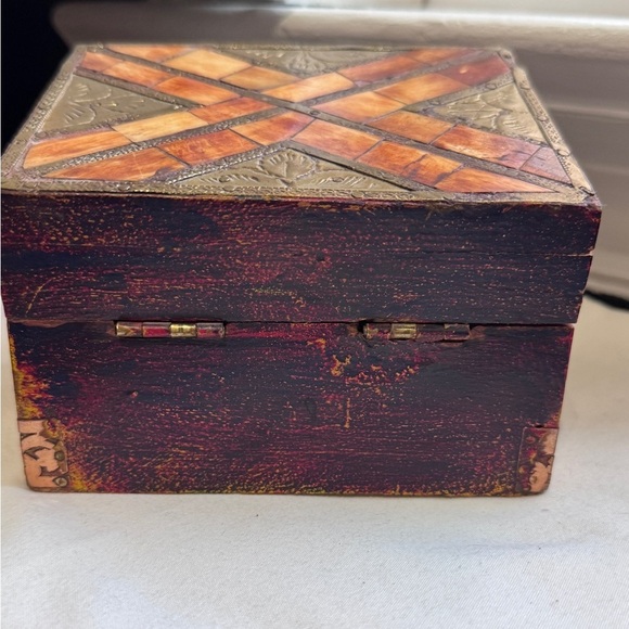 ⚡️Vintage Victorian Style Wooden Jewelry Box with Intricate Design ⚡️ - Picture 6 of 16